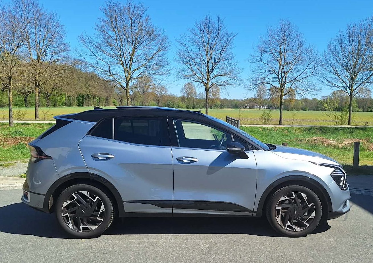Kia Sportage Premium des Care Fahrdienst Bremen – Seitenansicht Feld