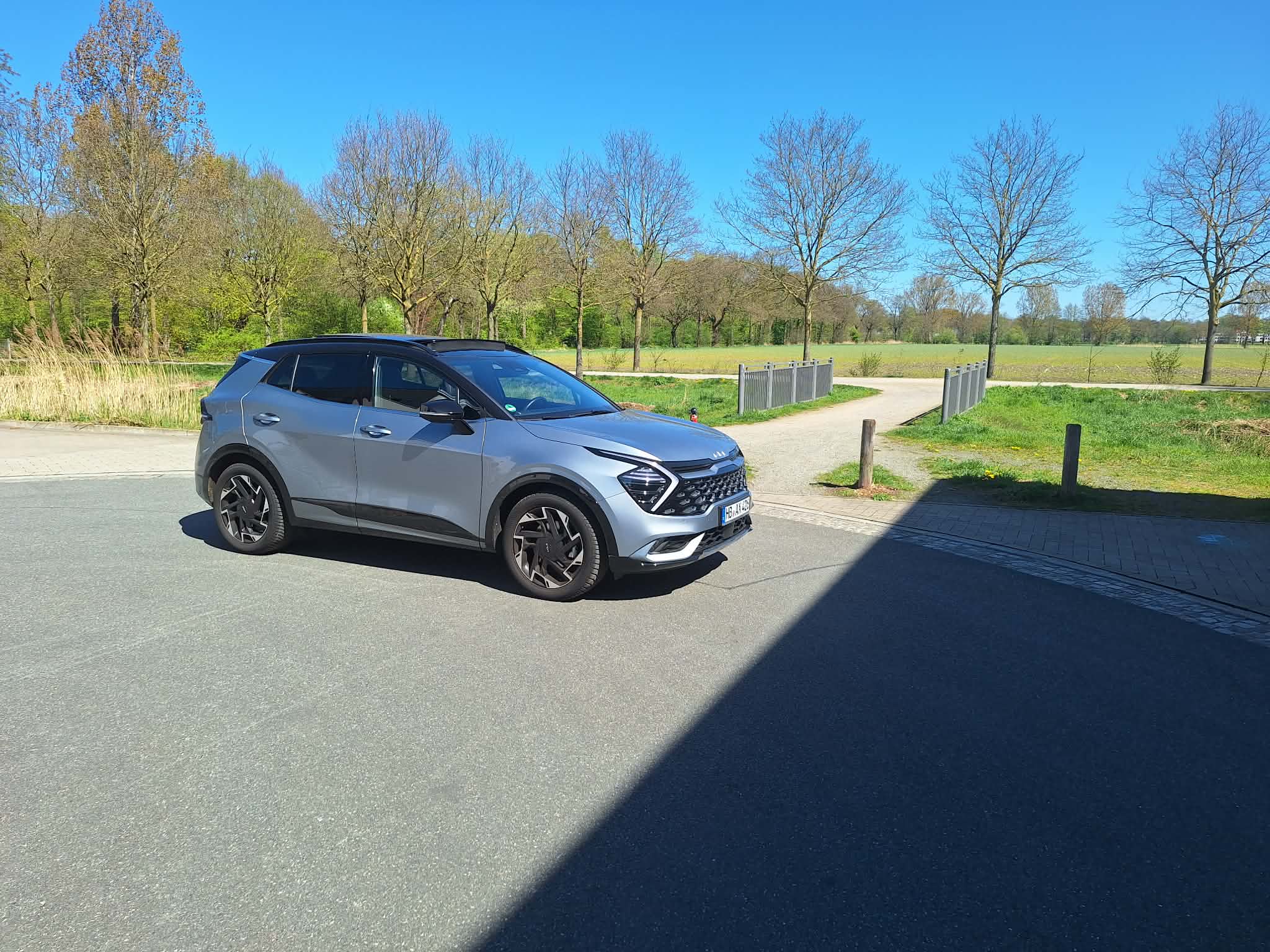 Kia Sportage Premium des Care Fahrdienst Bremen – Seiten/Frontansicht Feld